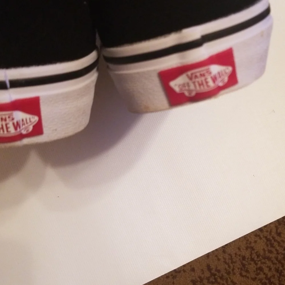Vans black white